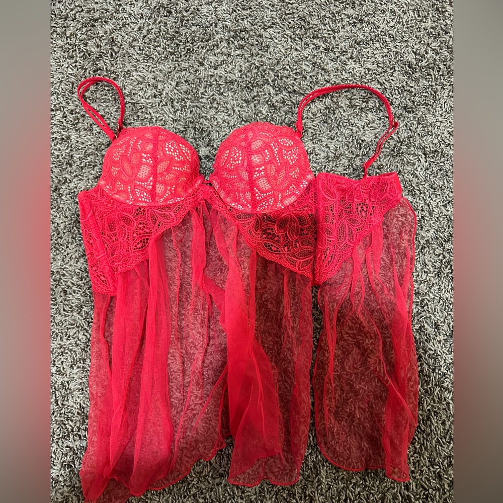 Victoria’s Secret lingerie baby doll 34B ￼push up